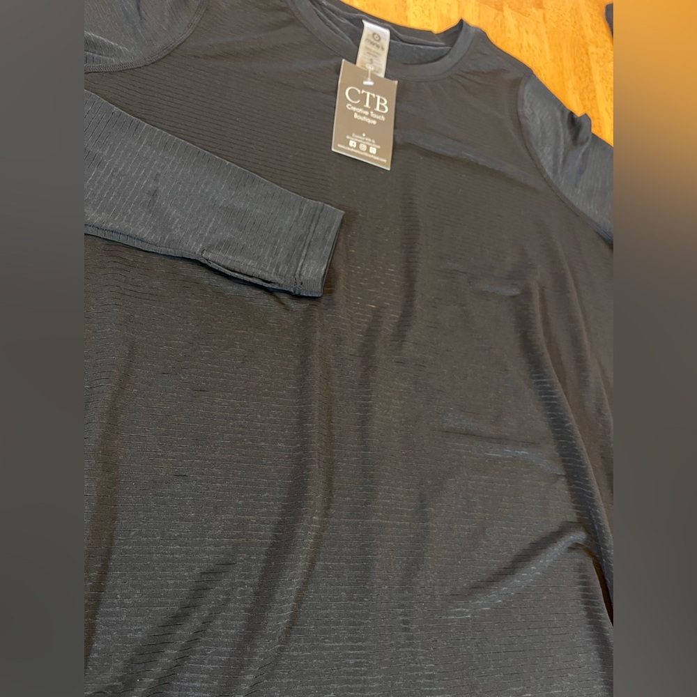 Black Long sleeve Yoga Top Mono b Open Back Oversized Small, Fits Like XL NWT - Picture 2 of 9